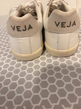 Veja White Leather Sneakers – Minimalist & Chic SIZE 9